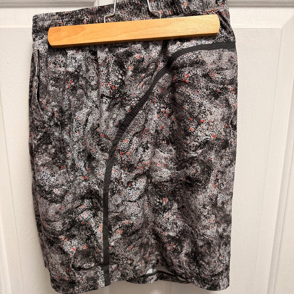 Like New- Lululemon Pace Breaker 7” Shorts - Linerless